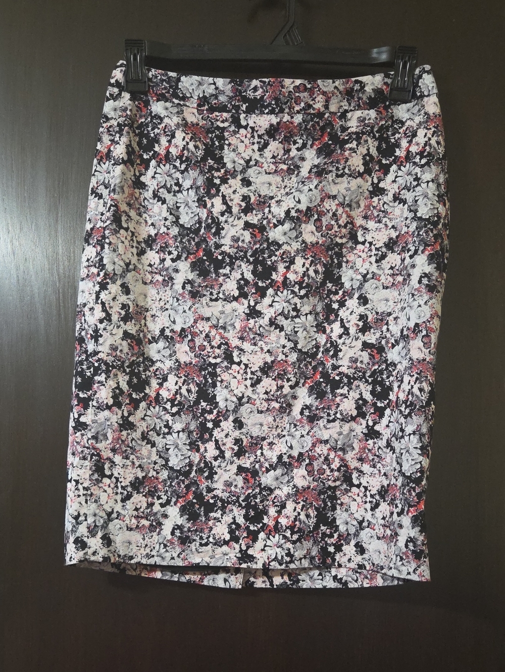 The Limited Skirt pink/ black/white size 8